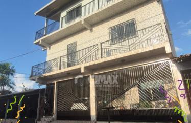 Casa Triplex à Venda – Conjunto Vale Verde