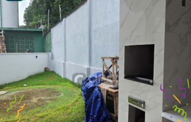 Casa à Venda no Condomínio Quartzo